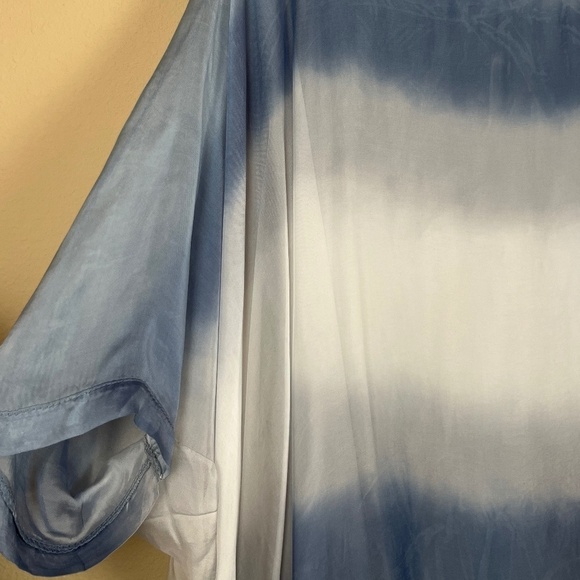 Tempo Paris Blue/White Ombré Asymmetrical Sheer Blouse with Cami; Size M - Picture 2 of 9